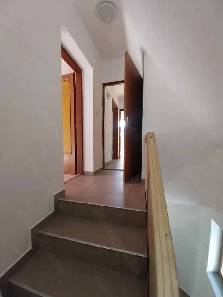 Keszthely Kertvaros 87 m2-es Tetőtéri Lakás Kiadó