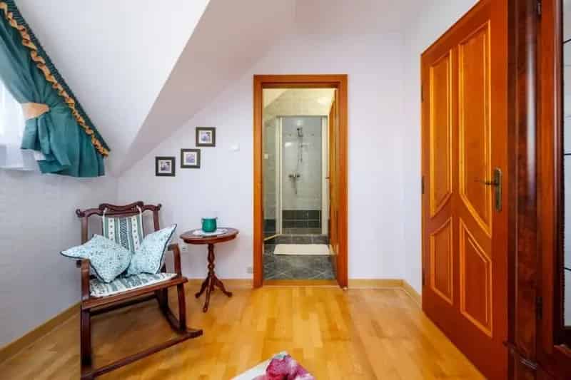Elegáns 420 nm-es családi ház Budaörsön - 4+4 szoba, dupla garázs, kert