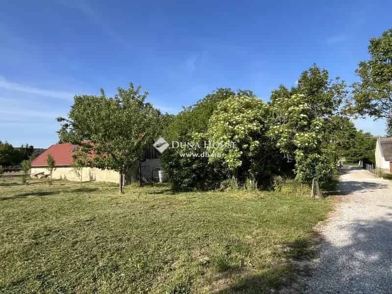 1229 nm-es építési telek Keszthelyen gazdasági épülettel
