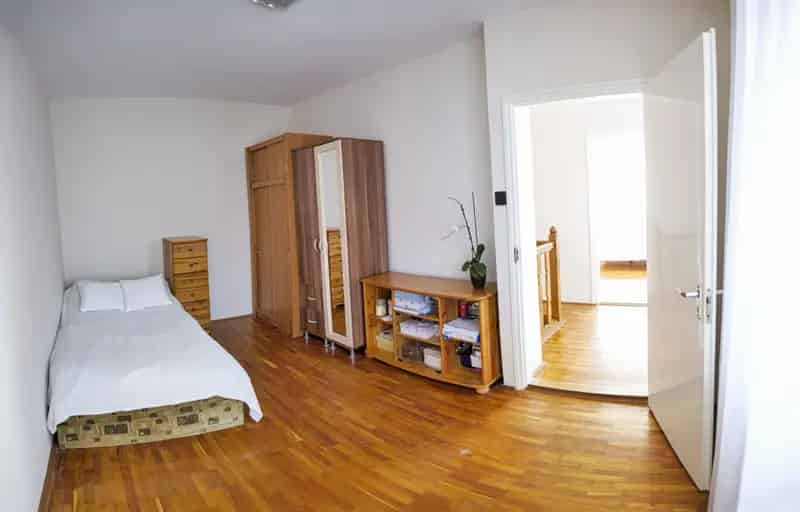 Debrecen Nagyerdo 114 nm-es 3 szobas belső kétszintes lakás eladó garázzsal