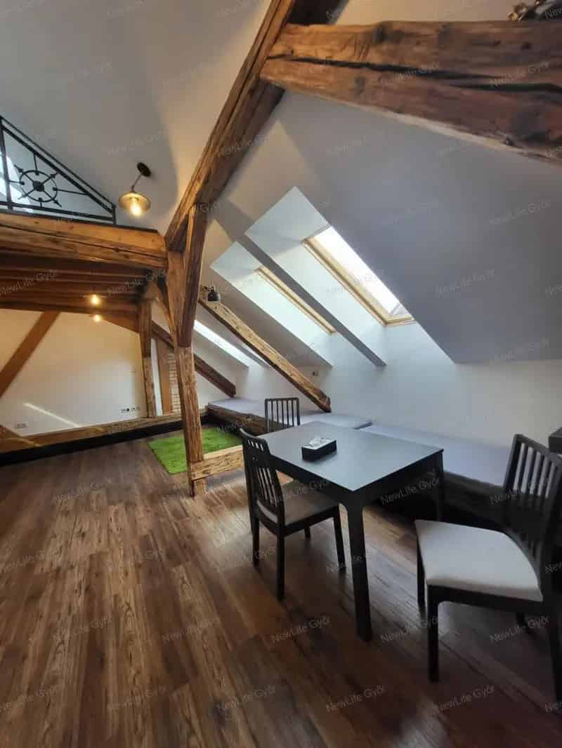 Egyedi Loft Galériás Lakás Győrben - Történelmi Házban