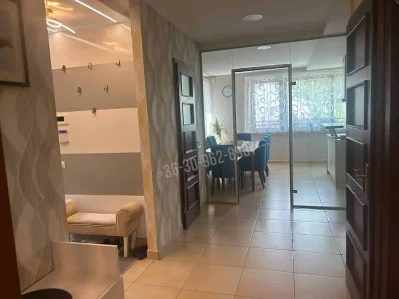 270m2-es Mediterrán Családi Ház Dupla Garázzsal és Napelemmel