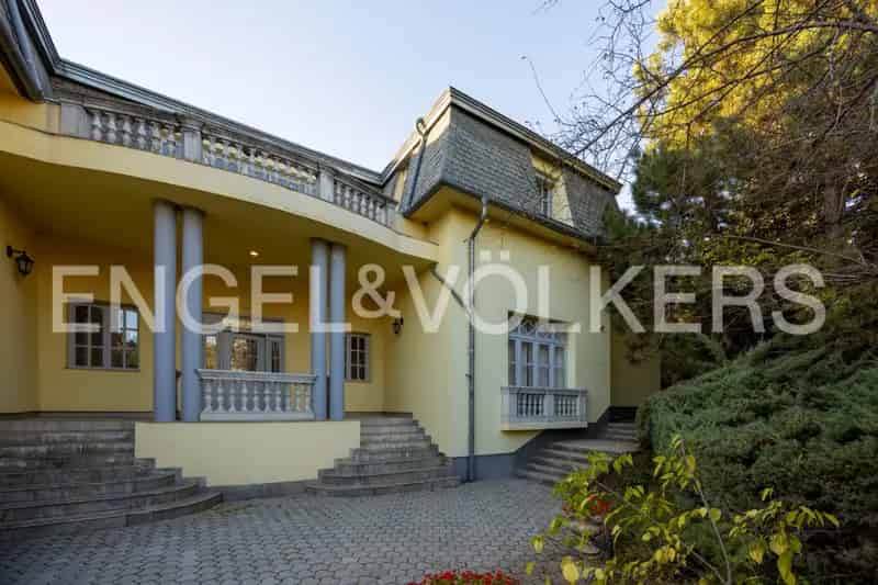 Rózsadombi Patinás Villa Eladó - 195m2 Lakás + 200m2 Iroda