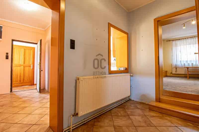Családi ház istállókkal és nagy telekkel eladó