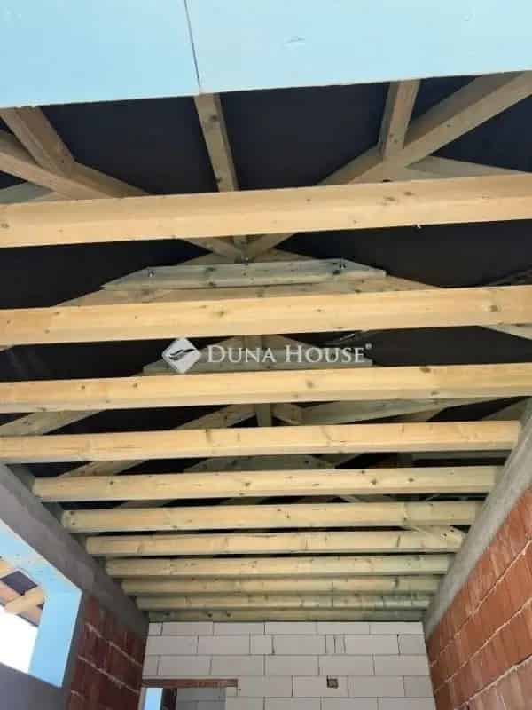 Hőszivattyús Téglaház Eladó - Fedett Garázs - 25m2 Terasz