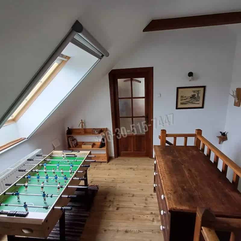 Felújított ikerházfél Budakeszin - A++-os, napelem, 2 autó beálló