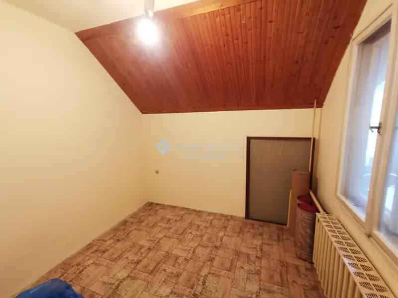103 nm-es kétszintes családi ház eladó Nagykőrösön