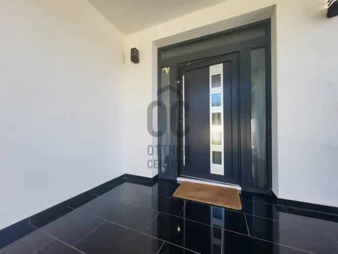 Eladó Luxus Családi Ház Heréden 304 m2 dupla telken