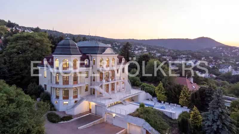 Panorámás Hegyvidéki Villa Eladó Budapesten