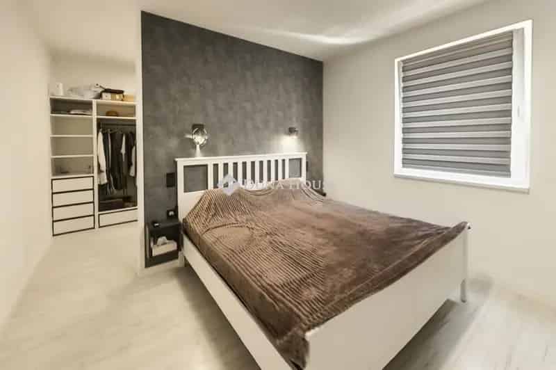 1047 m2-es telken lévő 2 lakásos ház eladó