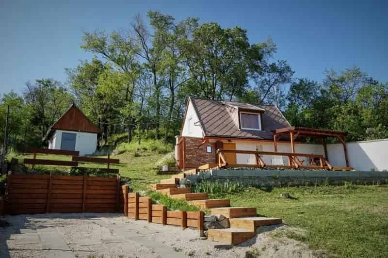 Felújított panorámás kőház eladó