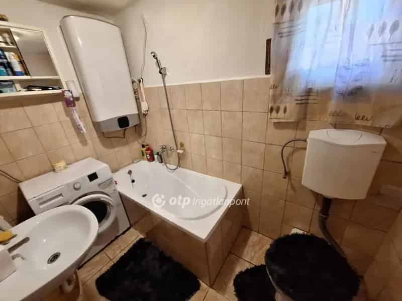 Kecskemét Muszáj - 2 szobás felújított családi ház eladó