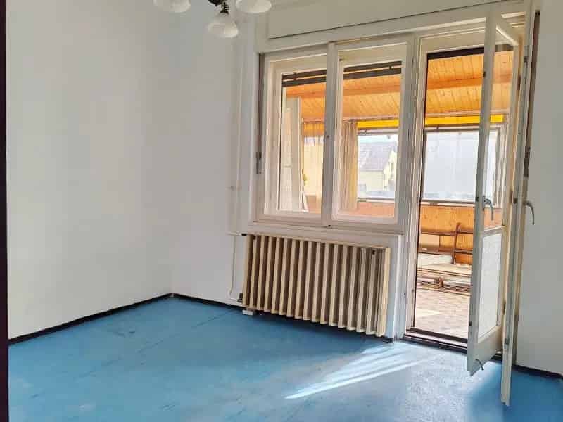 2 1 szobás ház garázzsal és kerttel - felújítandó