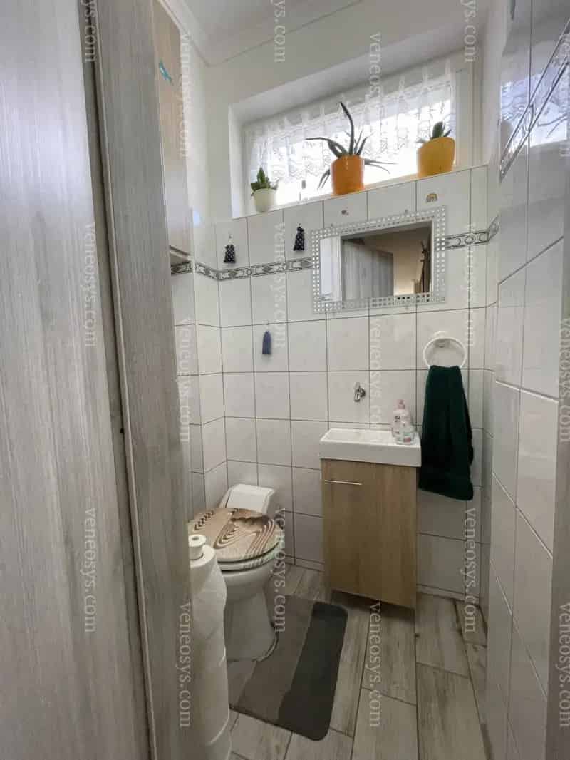 Szigethalom 180nm-es családi ház 3 garázzsal fedett medencével