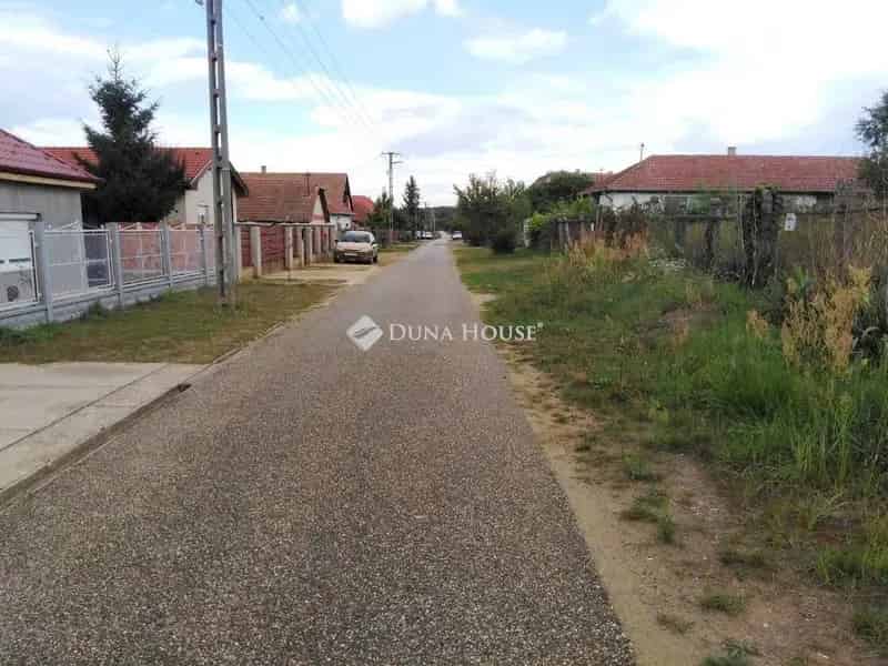 Nyírturai telek eladó - 1463 nm, bontandó ház, víz gáz, csatorna