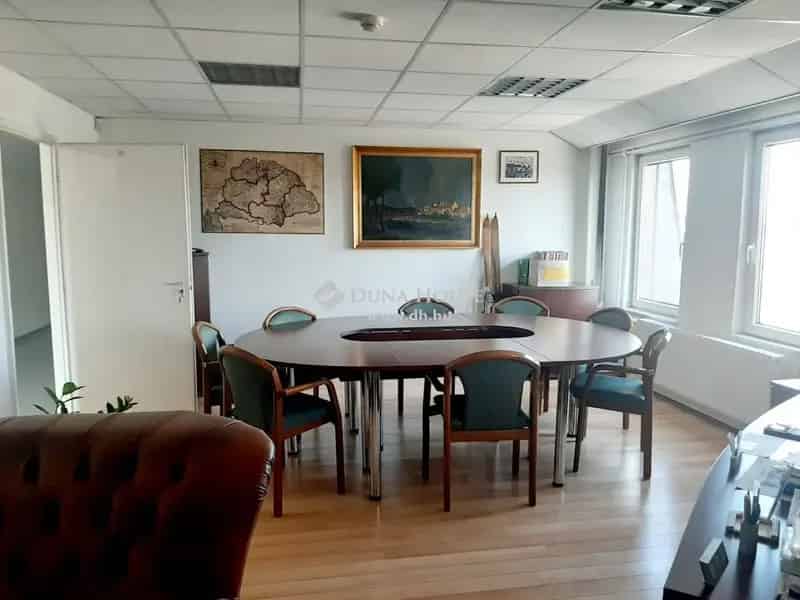 800m2-es Irodaház Kiadó Székesfehérváron
