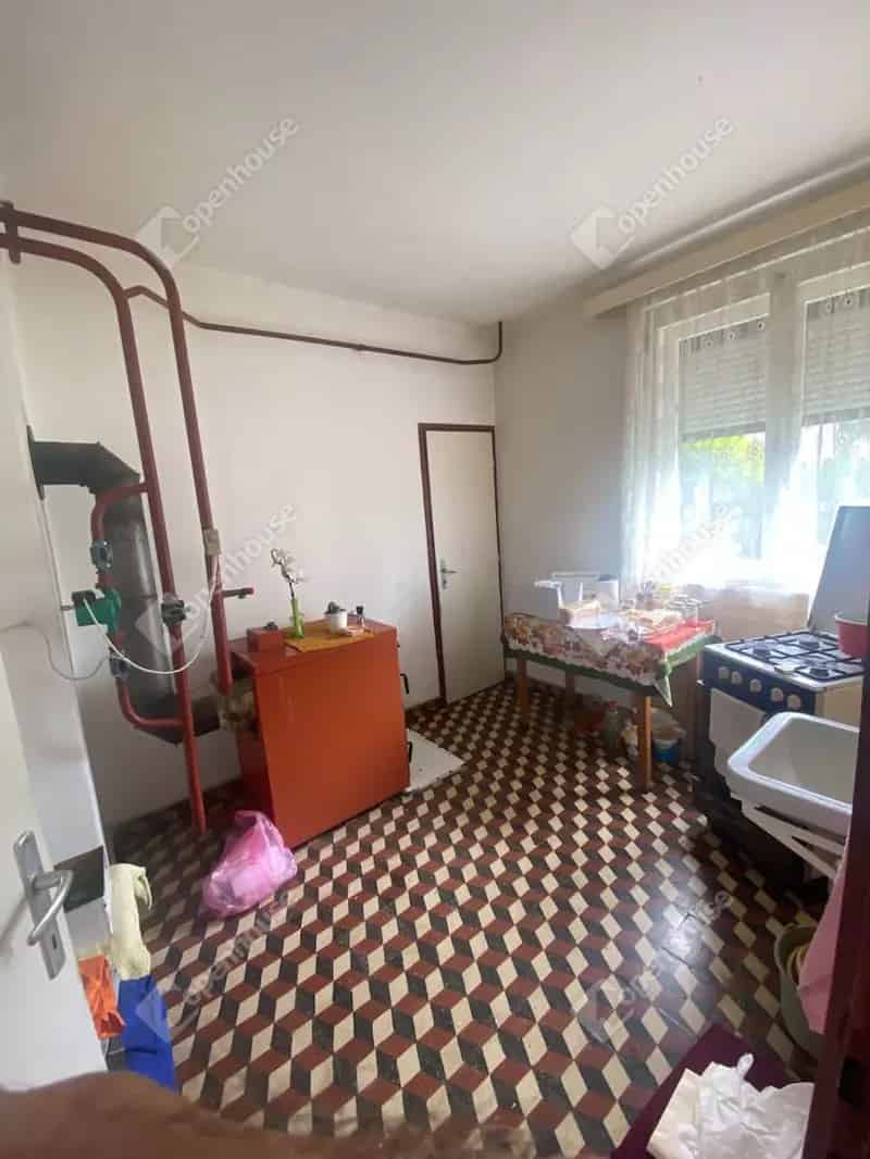 Csornai családi ház eladó 200 m2 3 hálószoba garázzsal