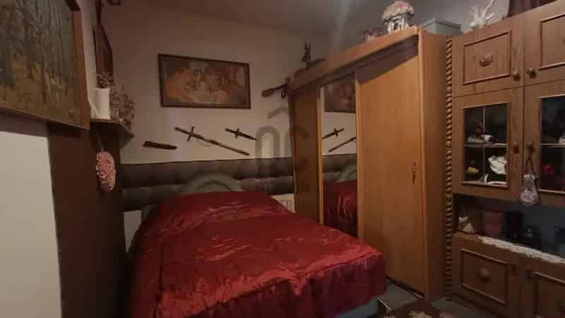 Debrecentől 10 percre eladó sorház 2 szobával