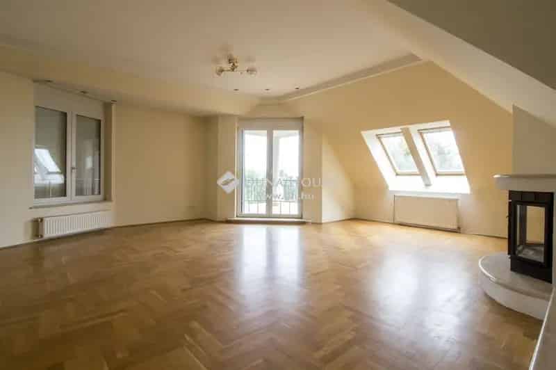 Svábhegyi panorámás, luxus 190nm-es belső kétszintes lakás