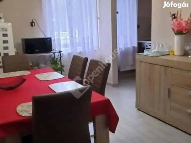 Többgenerációs családi ház eladó Csatárban