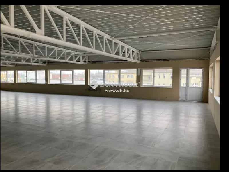 Győr 1500m2 Iroda Kiadó Újépítésű Ingatlan