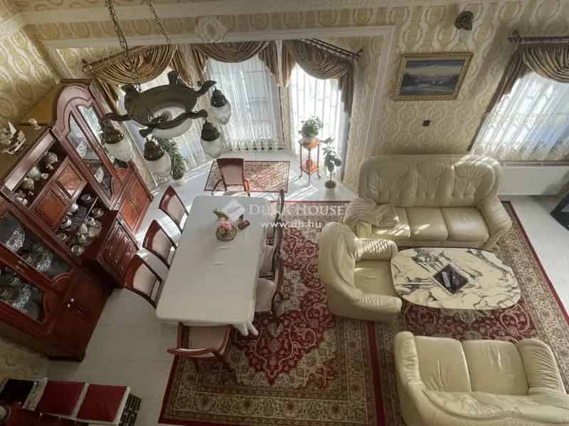 310 m2-es családi ház eladó Csácsiban dupla garázzsal