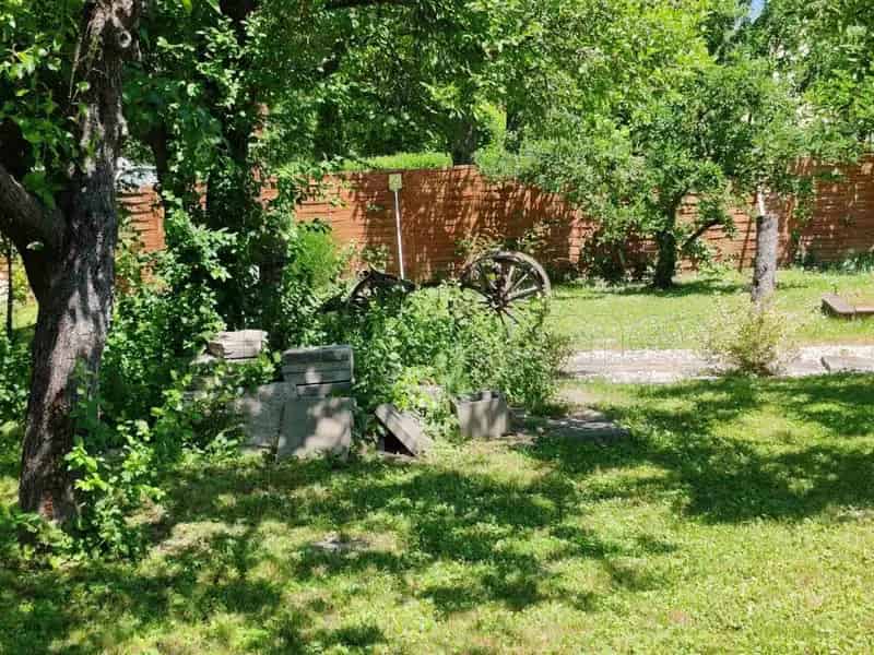Balatonkenesei saroktelek eladó faházzal - befektetésnek ideális