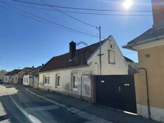 Veszprémi eladó családi ház Dózsavárosban felújításra vagy bontásra alkalmas