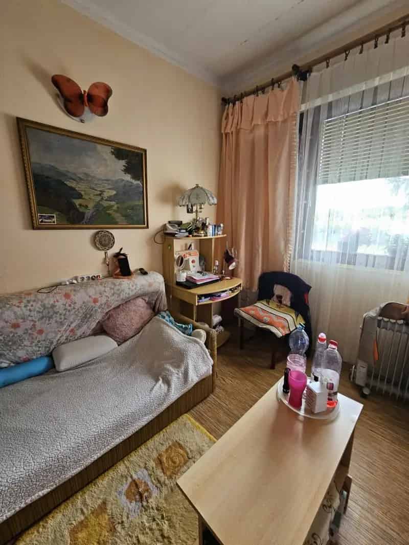 Pápa 240nm-es 3 szintes felújítandó ház eladó