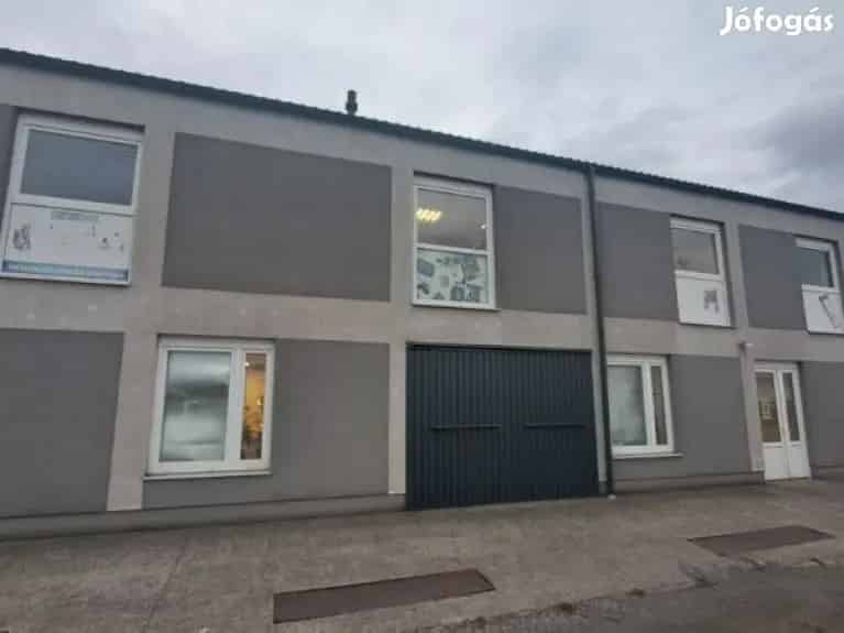 Pécs Belváros Közeli Ipari Csarnok Elado 340 m2