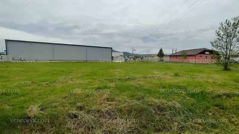 Taton 2339 m2-es osszkozműves ipari telek elado 700 m2-es csarnokepitesre alkalmas