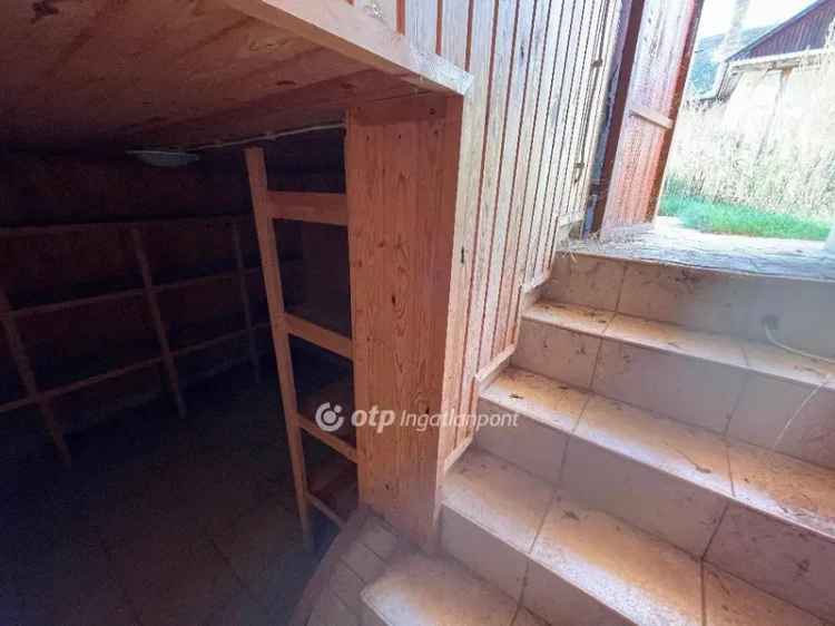 Téglási családi ház eladó - 70 m2 - nagy udvarral