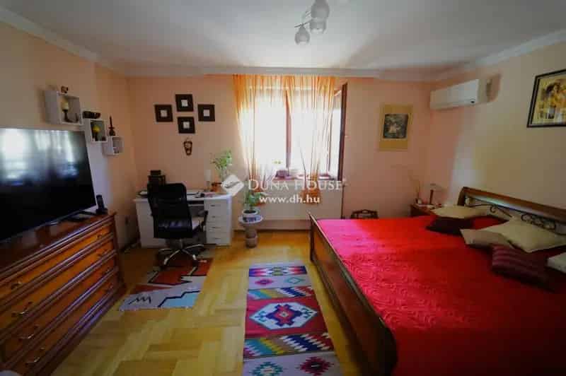 68 nm-es felújított sorház eladó Csapókertben