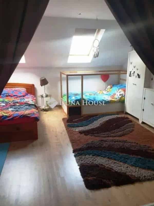 78m2-es 3 szobás sorházi lakás Rózsadombon kerttel