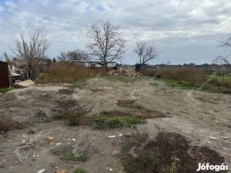 Eladó építési telek Gárdony Dinnyésen 735 m2
