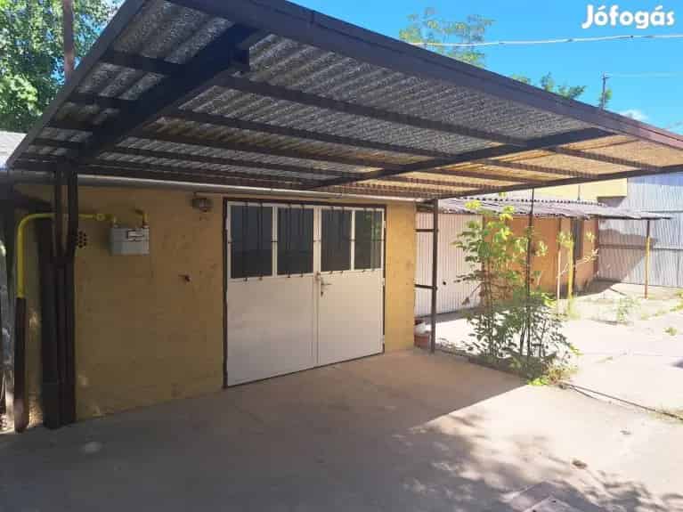 Eladó Garázs Kecskemét - 28m2 + 15m2 Terasz - Közművesített