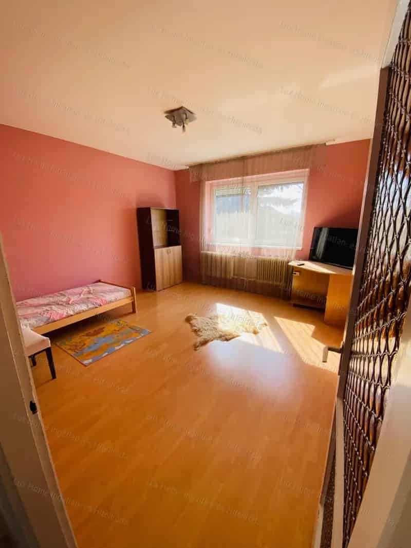 Komárom 320nm-es 3 szintes családi ház eladó