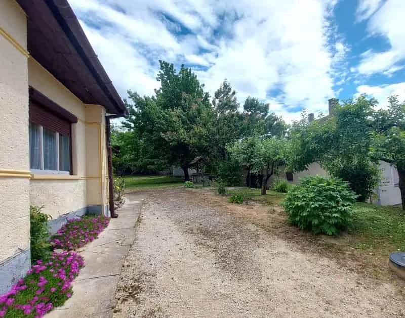 Hollád családi ház eladó felújítandó 85m2 3 szoba