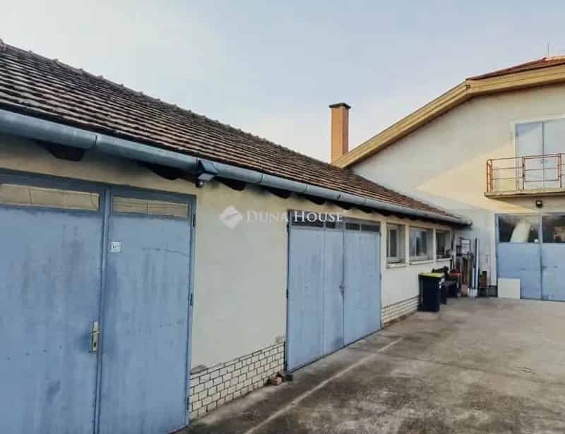 Tárnoki családi ház eladó 190nm 4 szoba garázzsal felújított
