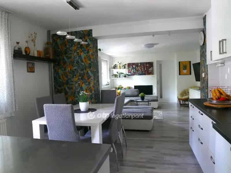 180m2-es felujitott csaladhaz Cegled belvarosaban