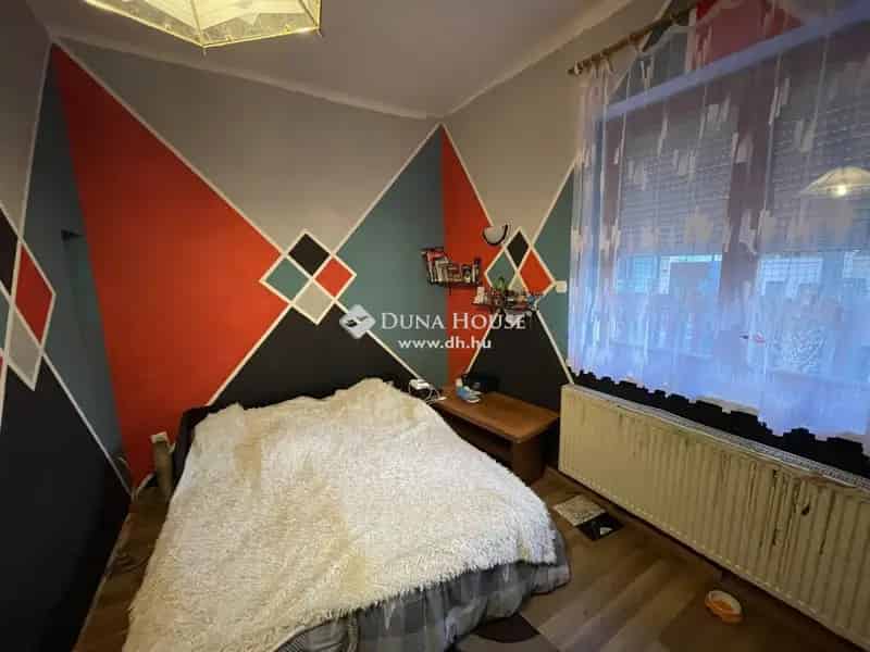 Tégla családi ház eladó - garázs, pince, riasztó, klíma