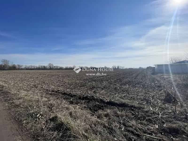 Eladó belterületi telek Monoron kiváló lokációval