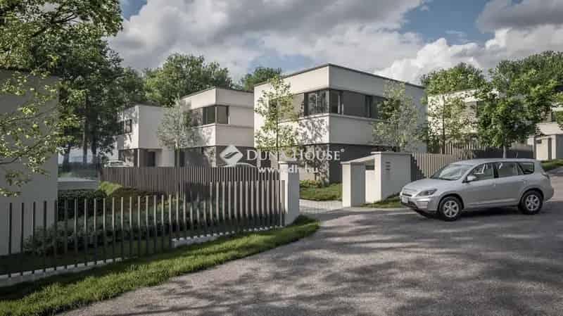 Paks Sorház eladó 650nm kerttel