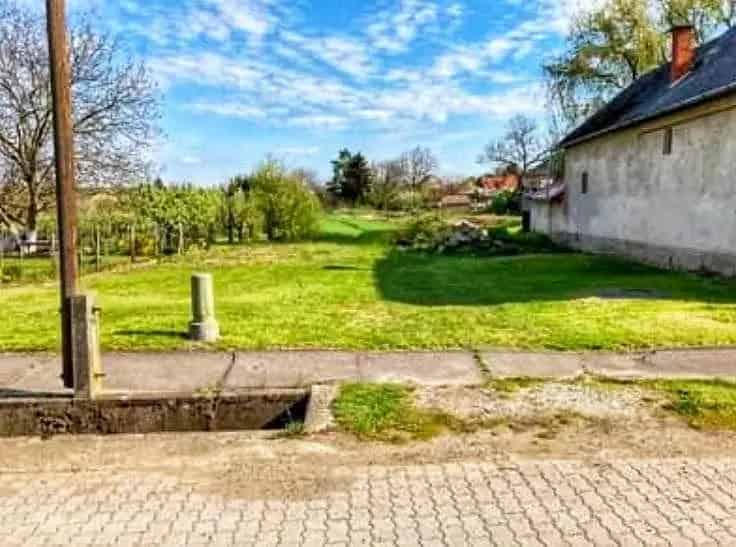 Novaj központi részén eladó építési telek 2309 m2