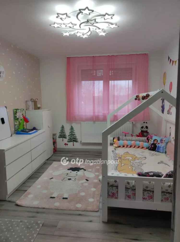 Felújított családi ház Hajdúviden eladó 140 m2 1200 m2 telekkel