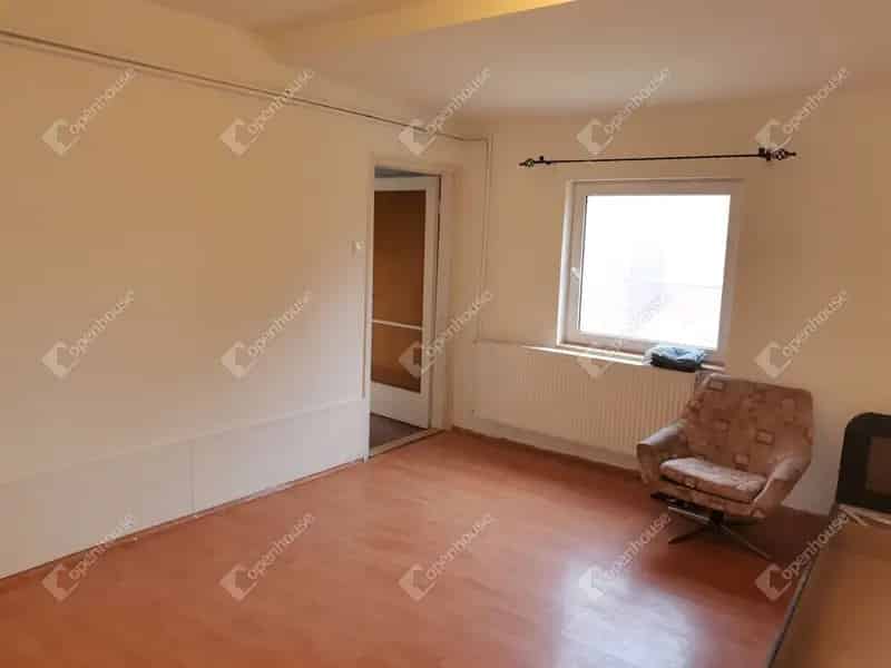 Ácsi családi ház kiadó 15-18 főnek 236m2 + 20m2 pince
