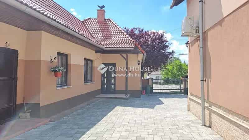 Tatabánya - 2 Családi Ház 1118 nm-es Telken - Felújított - Garázs - Műhely