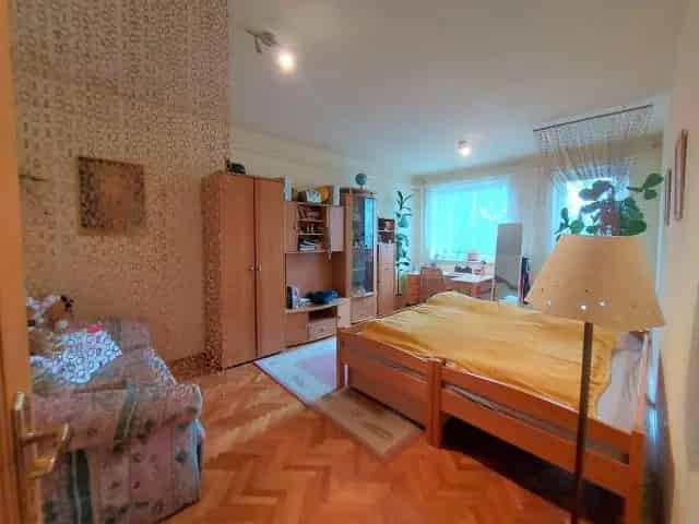 Szolnok 210m2 3 szintes családi ház eladó