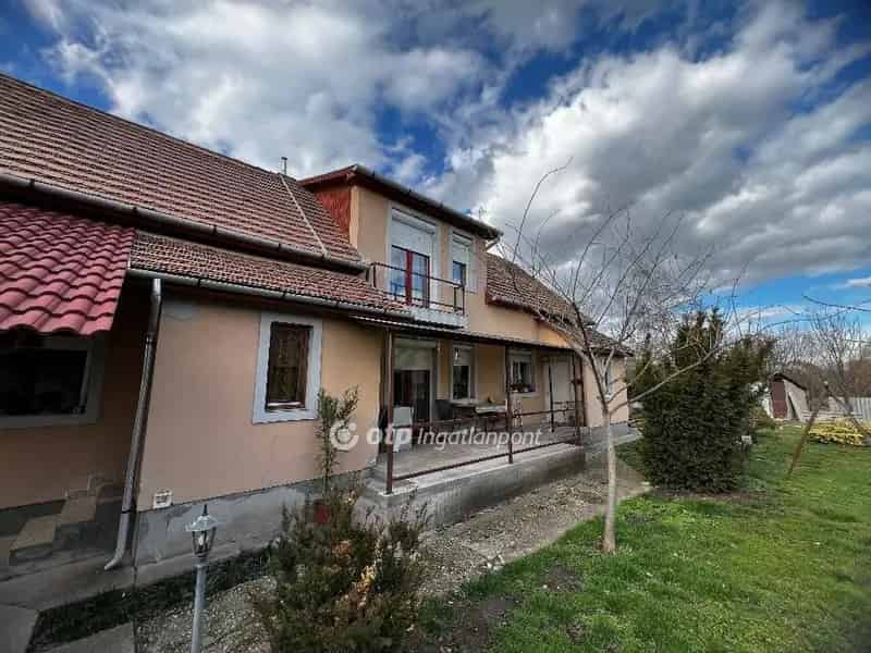 182m2-es családi ház Füzesabonyban 6 hálószobával eladó