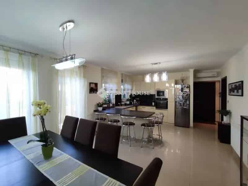 Kecskemét Kadafalva Luxus Családi Ház Eladó Medencével